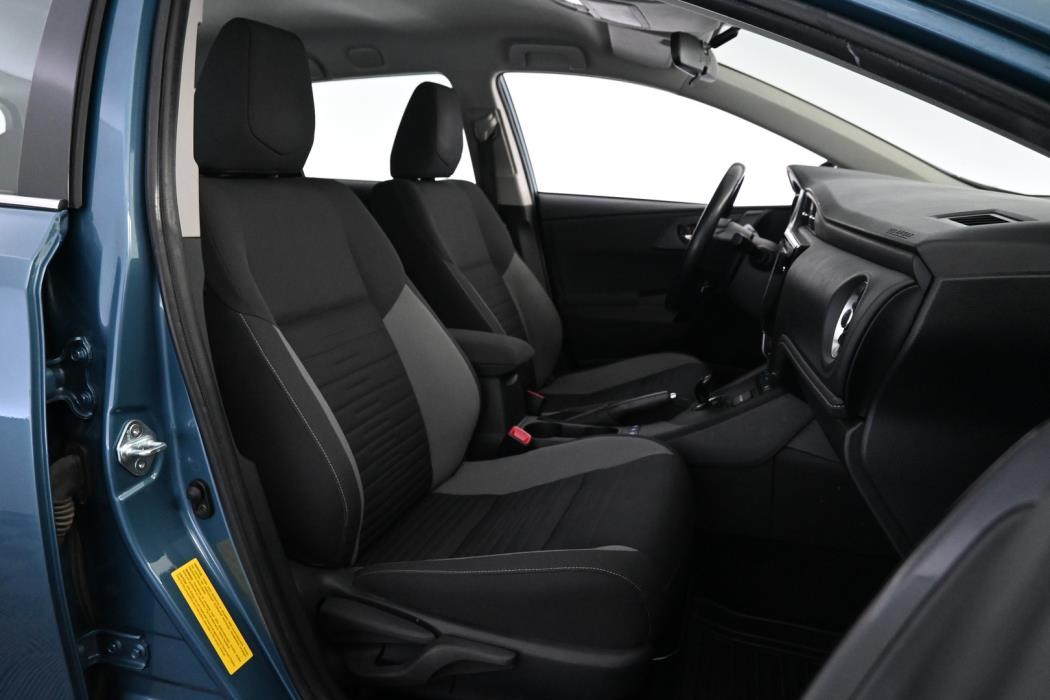 TOYOTA Auris 2016