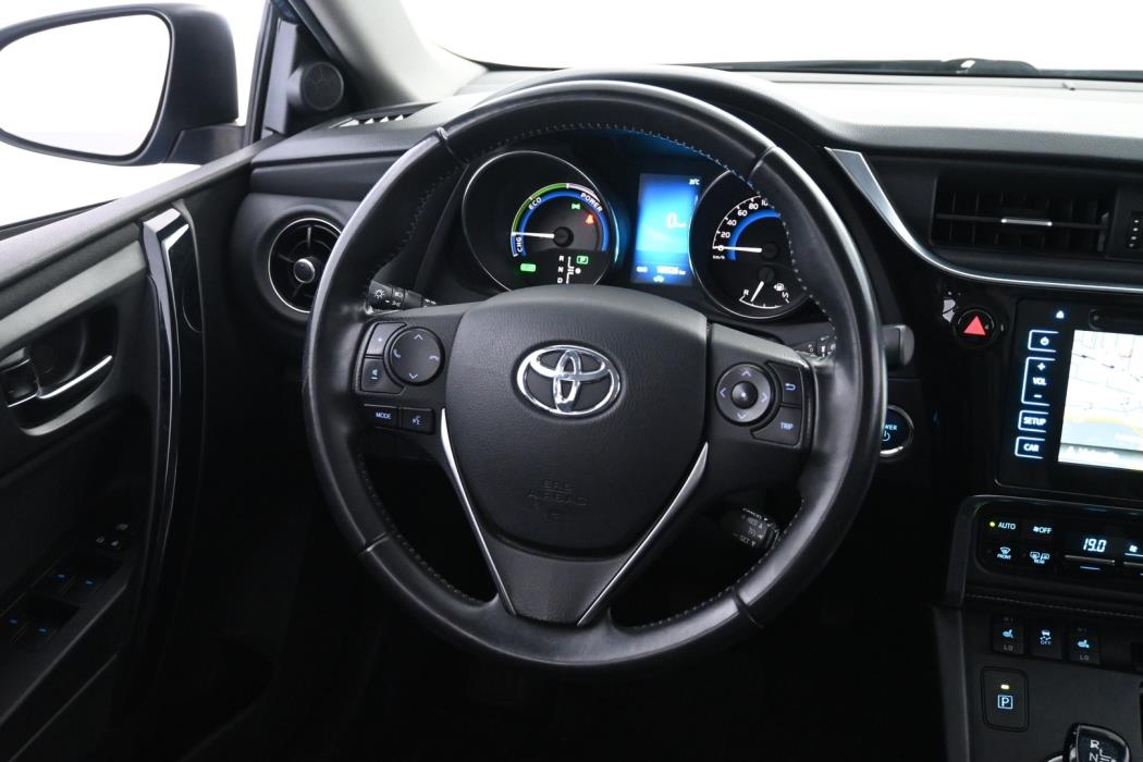 TOYOTA Auris 2016
