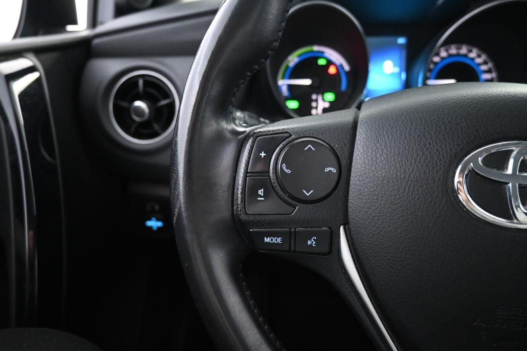 TOYOTA Auris 2016