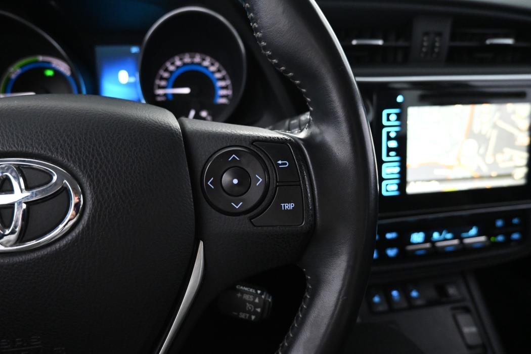 TOYOTA Auris 2016