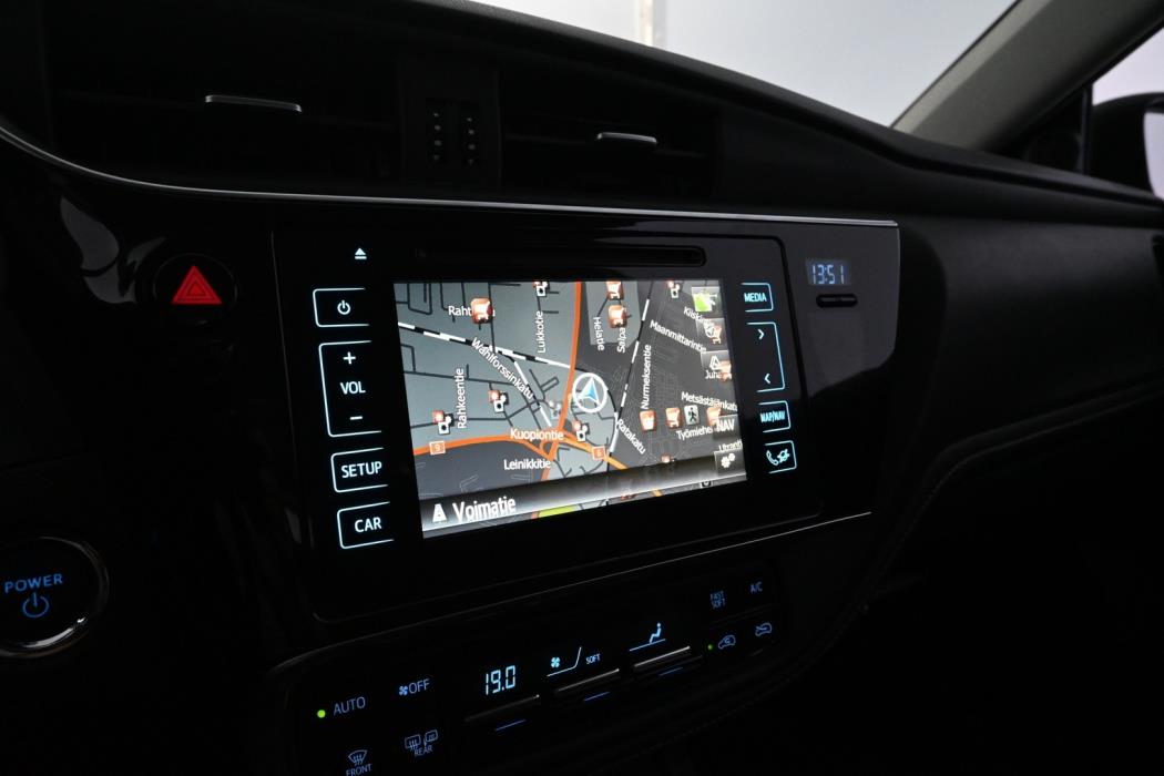 TOYOTA Auris 2016