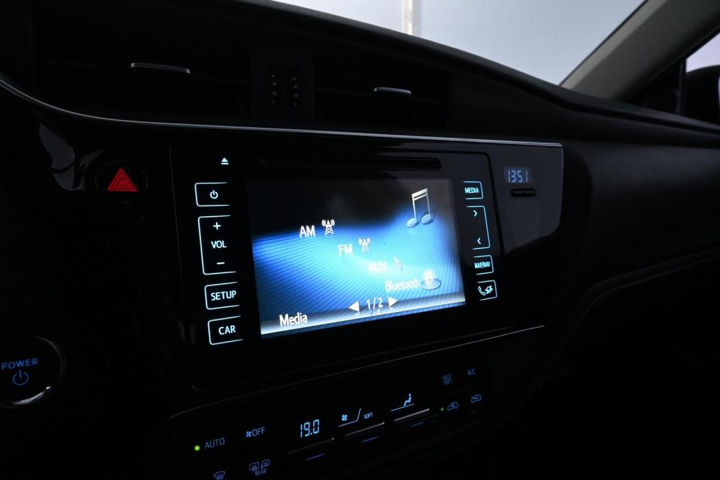 TOYOTA Auris 2016