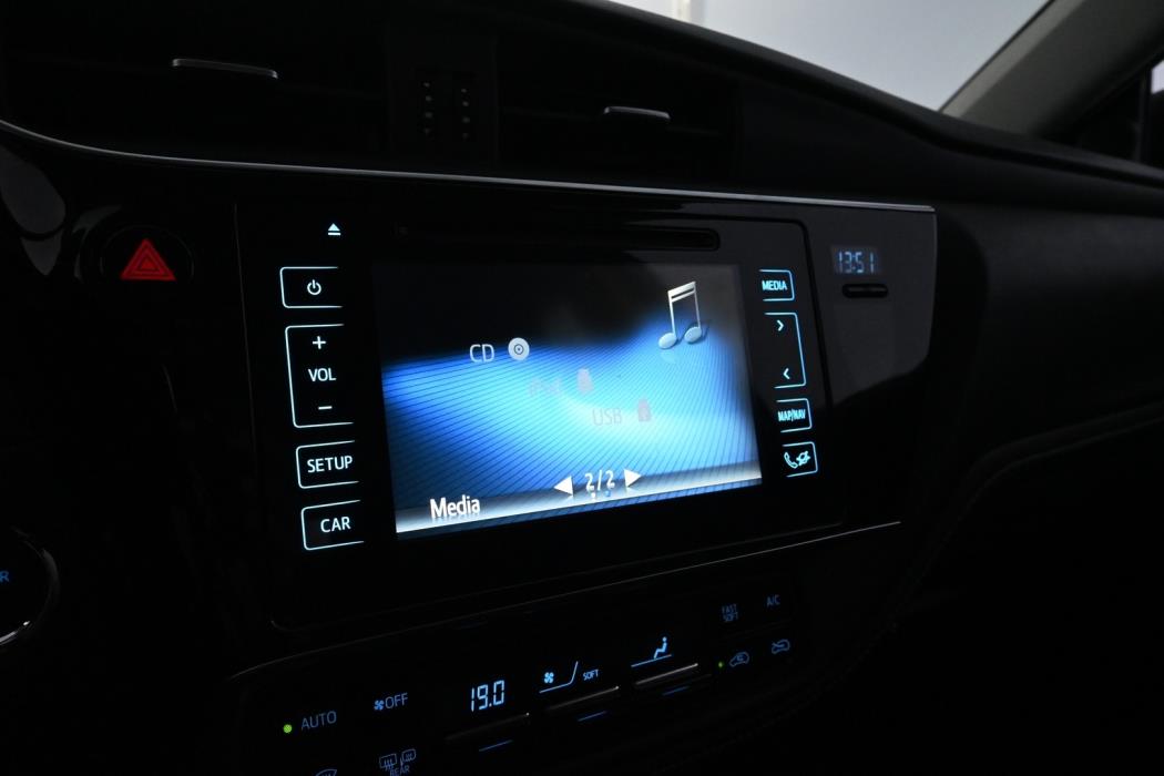 TOYOTA Auris 2016