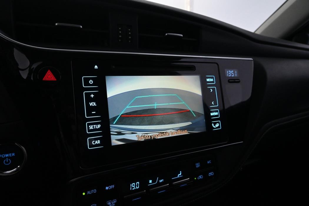 TOYOTA Auris 2016