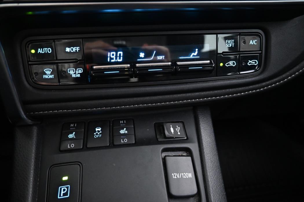 TOYOTA Auris 2016