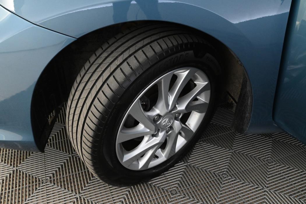 TOYOTA Auris 2016