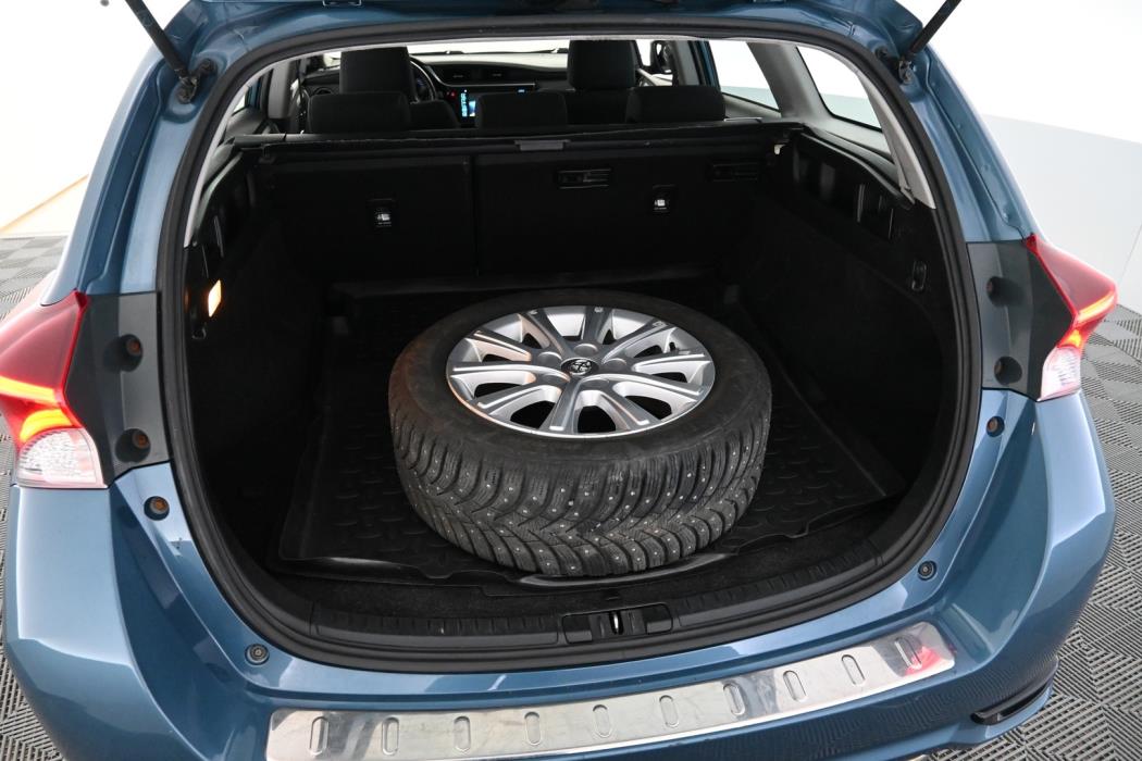 TOYOTA Auris 2016