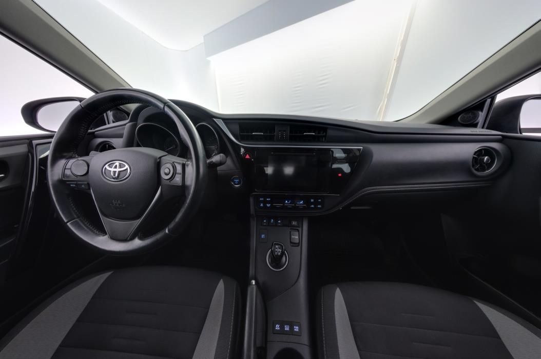 TOYOTA Auris 2016