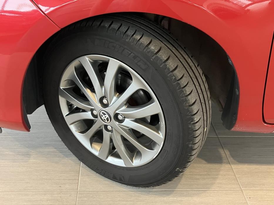TOYOTA Yaris 2017