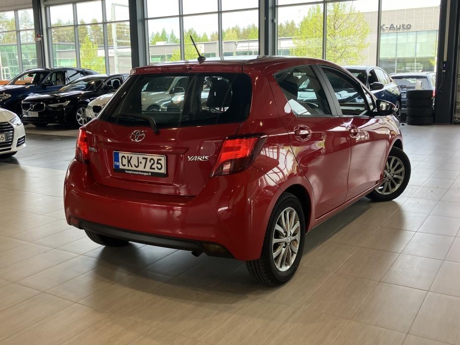 TOYOTA Yaris 2017