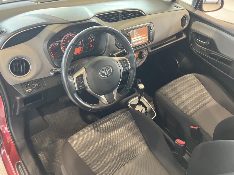 TOYOTA Yaris 2017