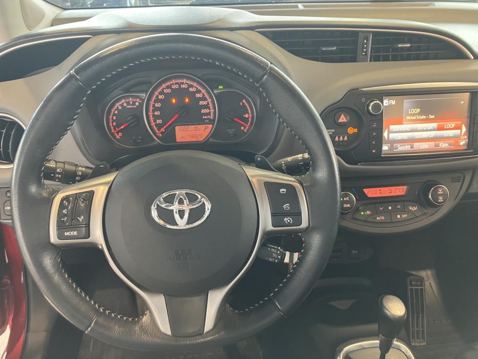 TOYOTA Yaris 2017