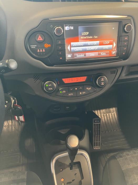 TOYOTA Yaris 2017