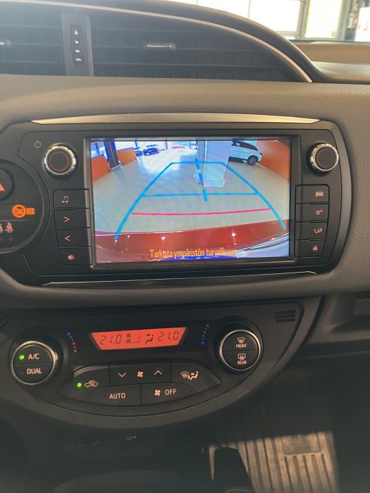 TOYOTA Yaris 2017