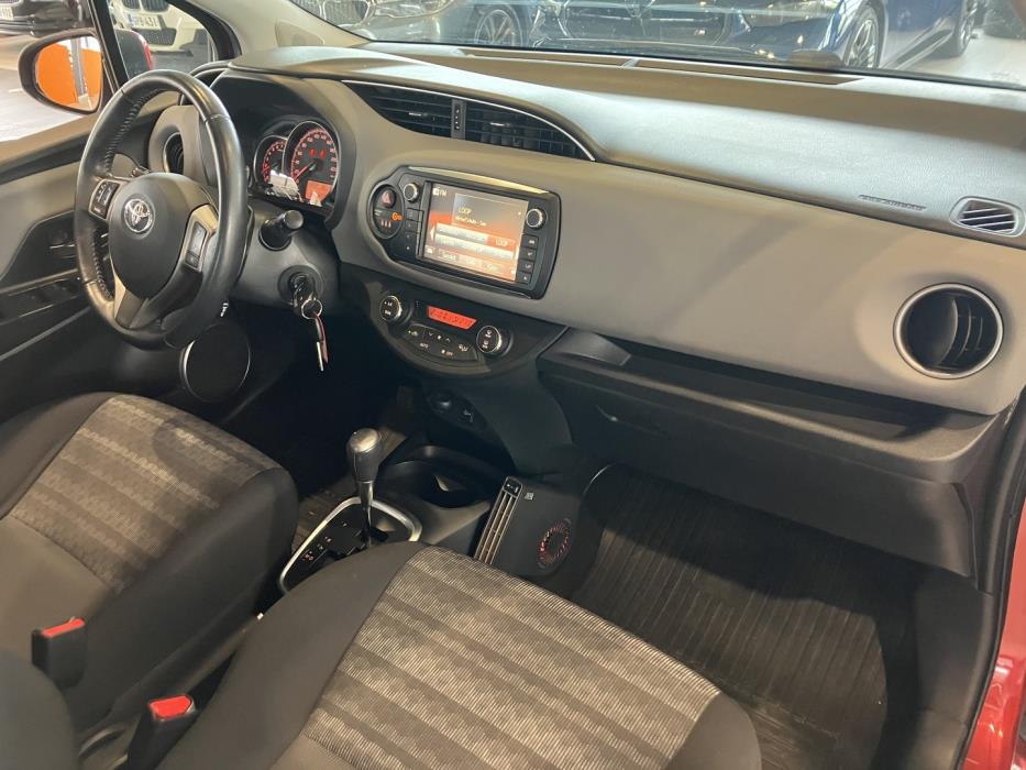TOYOTA Yaris 2017