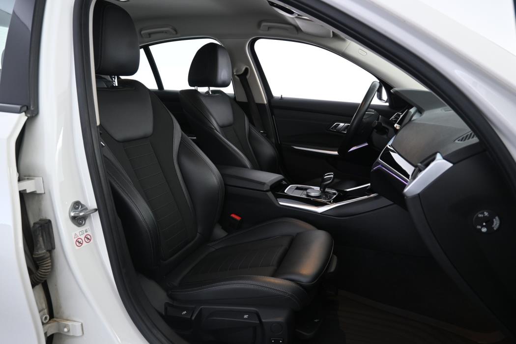 BMW 330 2019