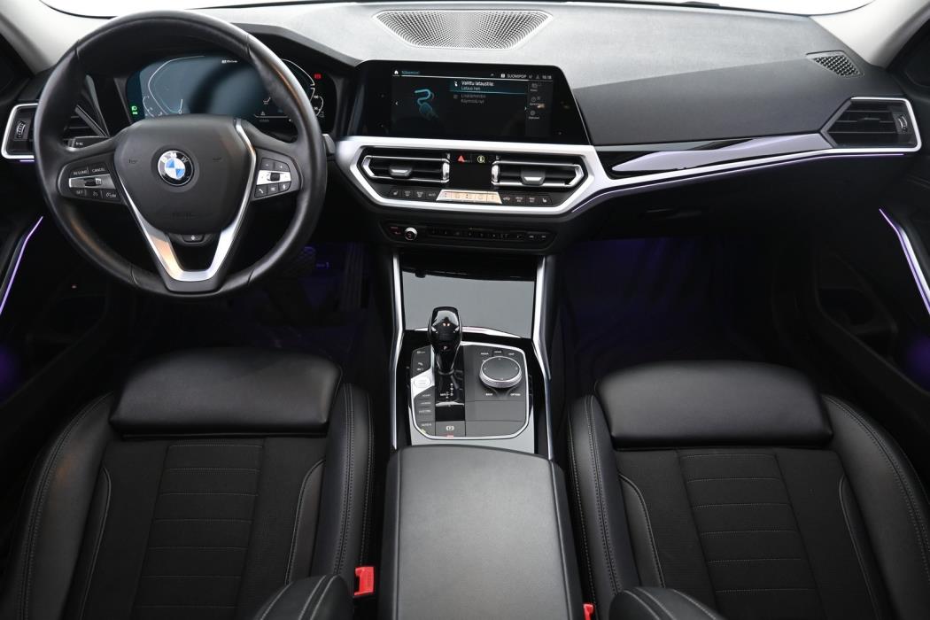 BMW 330 2019
