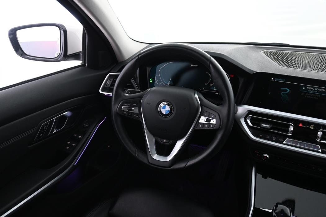 BMW 330 2019