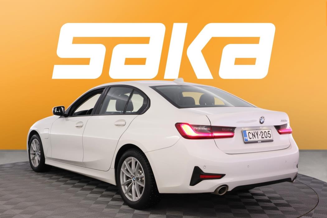 BMW 330 2019