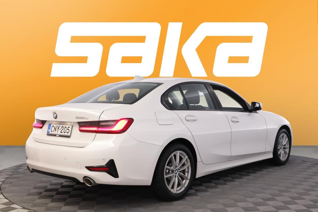 BMW 330 2019