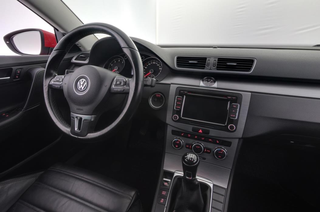 VOLKSWAGEN PASSAT 2014