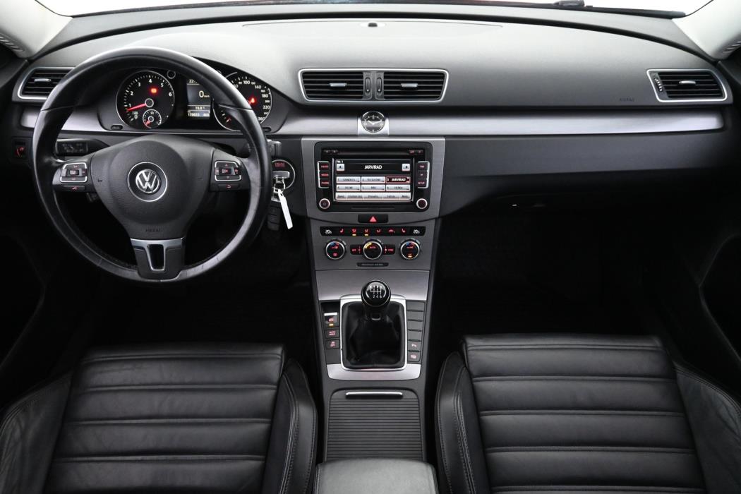 VOLKSWAGEN PASSAT 2014