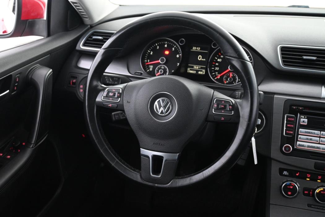 VOLKSWAGEN PASSAT 2014