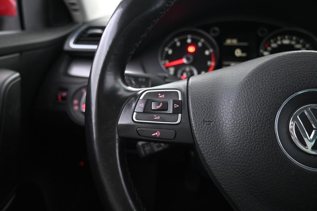 VOLKSWAGEN PASSAT 2014