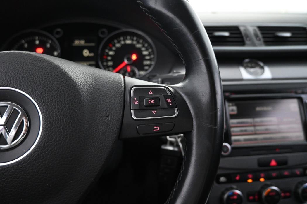 VOLKSWAGEN PASSAT 2014