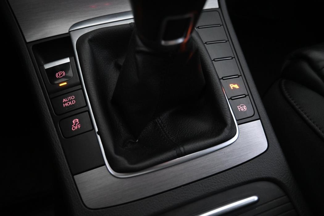 VOLKSWAGEN PASSAT 2014