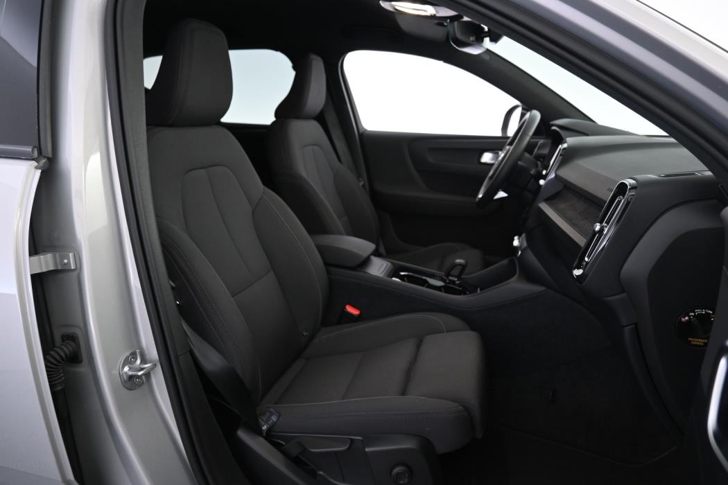 VOLVO XC40 2024