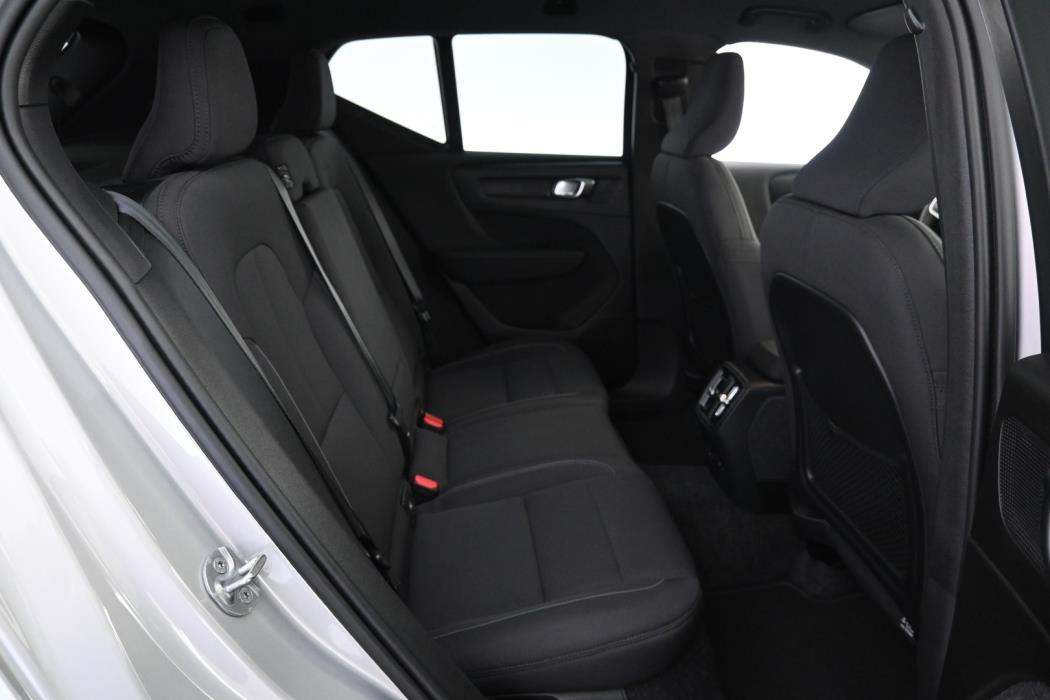 VOLVO XC40 2024