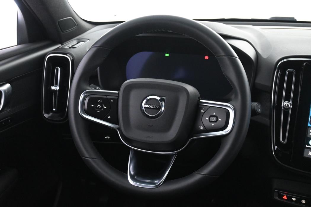 VOLVO XC40 2024