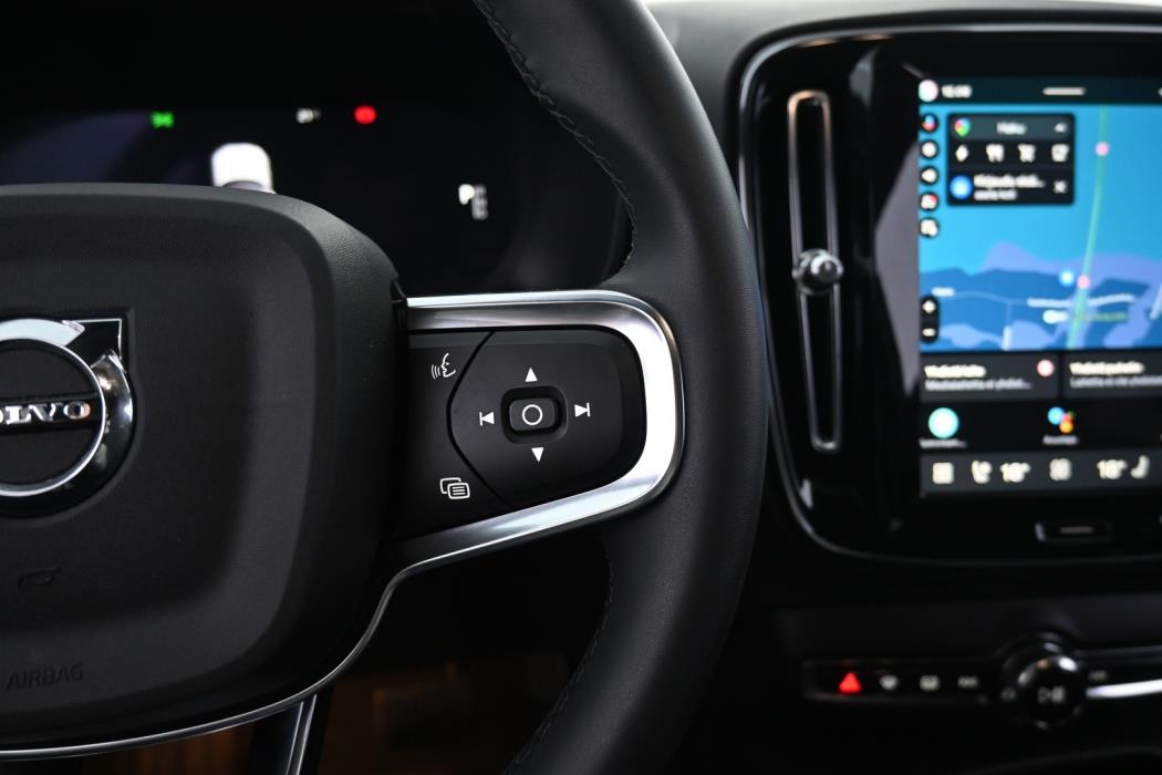 VOLVO XC40 2024
