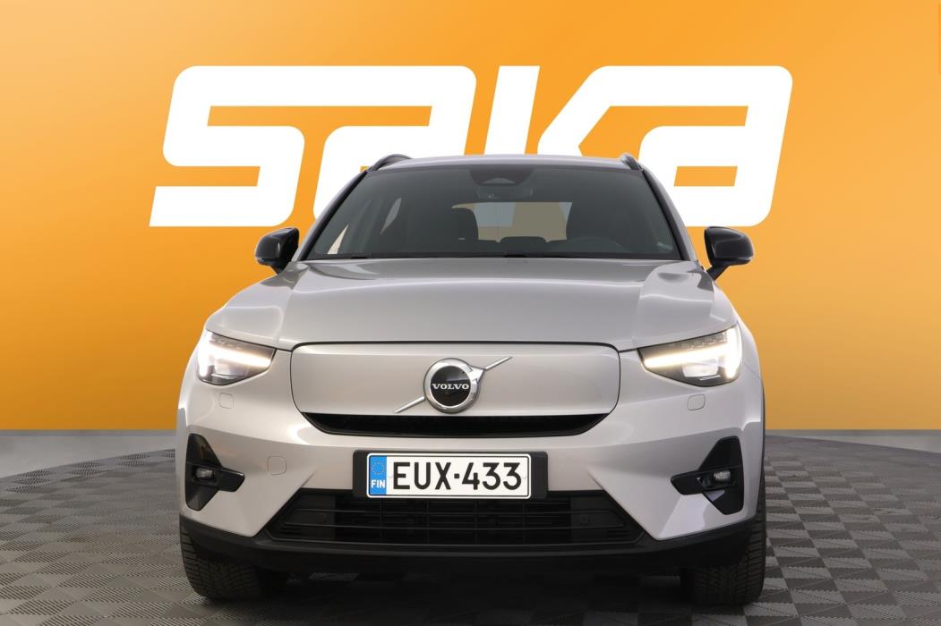 VOLVO XC40 2024