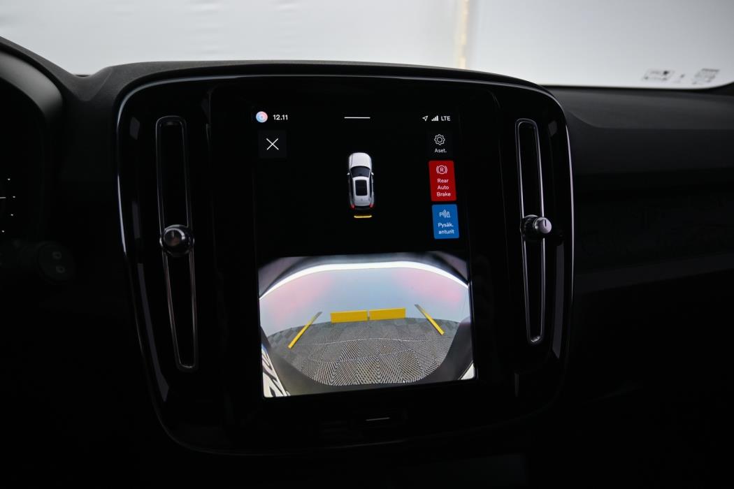 VOLVO XC40 2024
