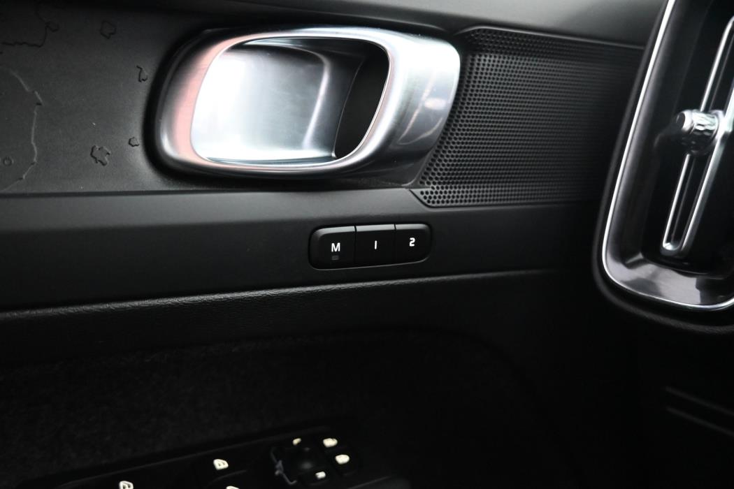 VOLVO XC40 2024