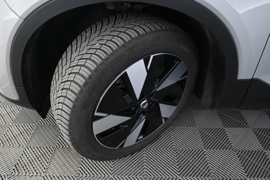 VOLVO XC40 2024