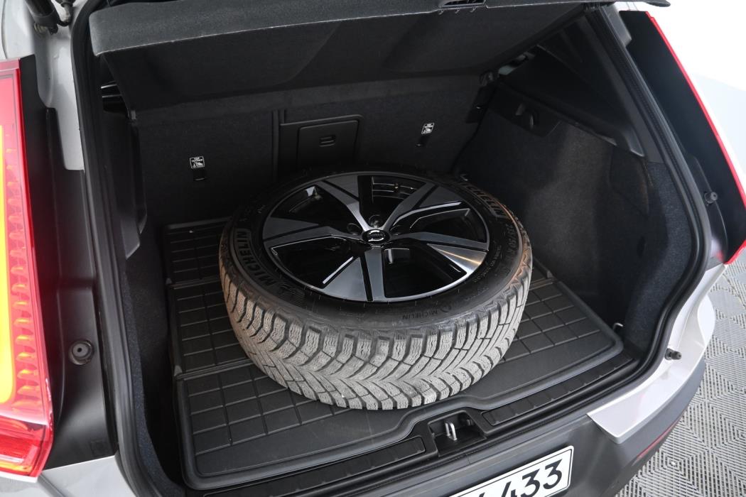 VOLVO XC40 2024