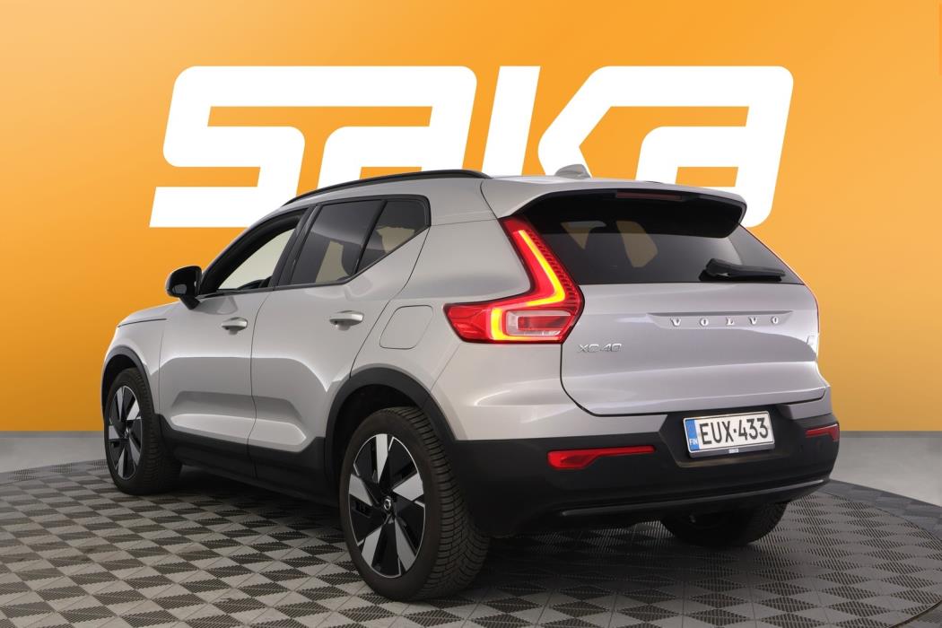 VOLVO XC40 2024