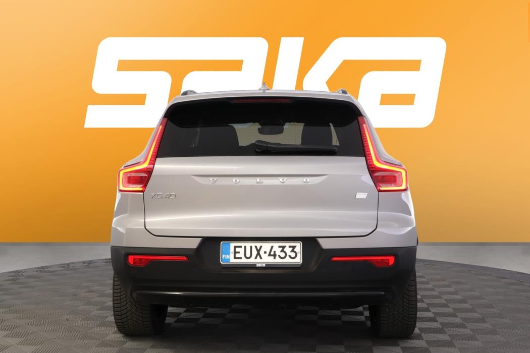 VOLVO XC40 2024