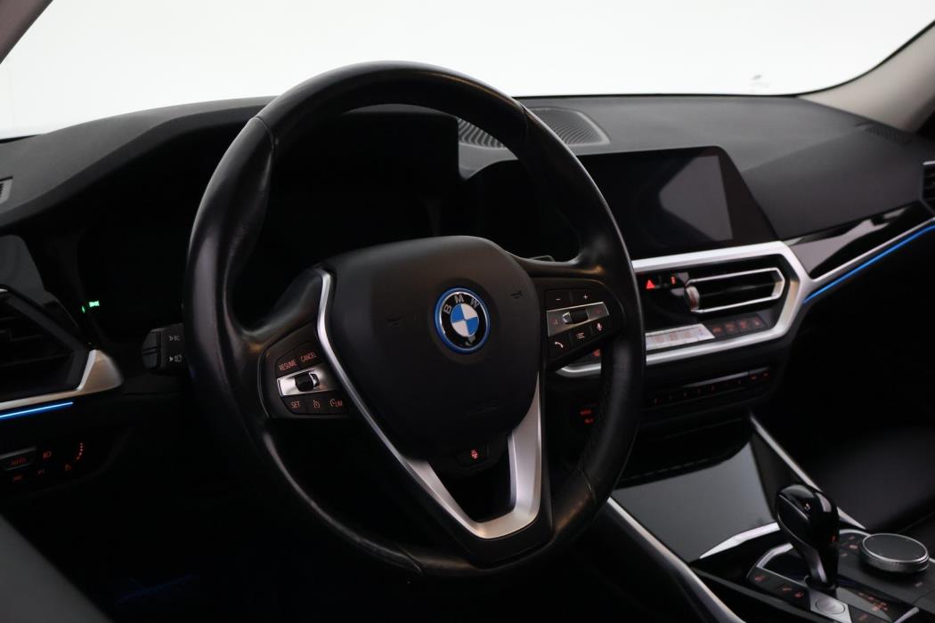 BMW 330 2022