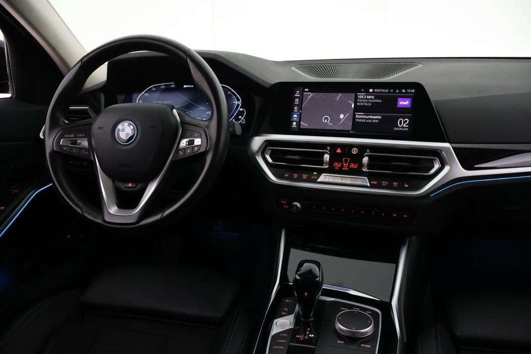 BMW 330 2022
