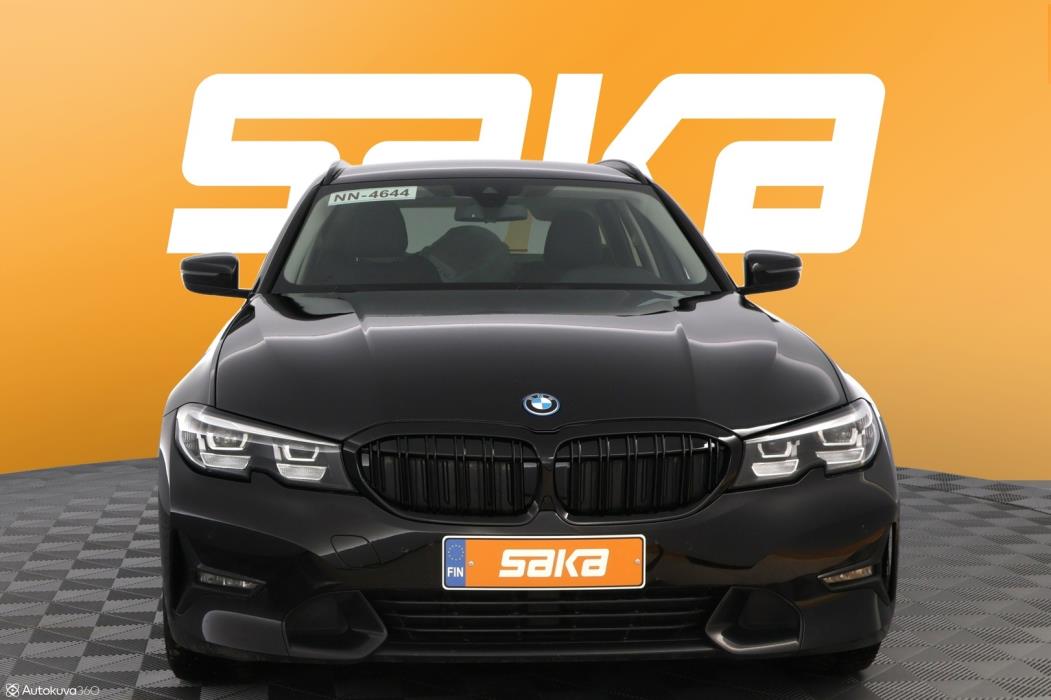 BMW 330 2022