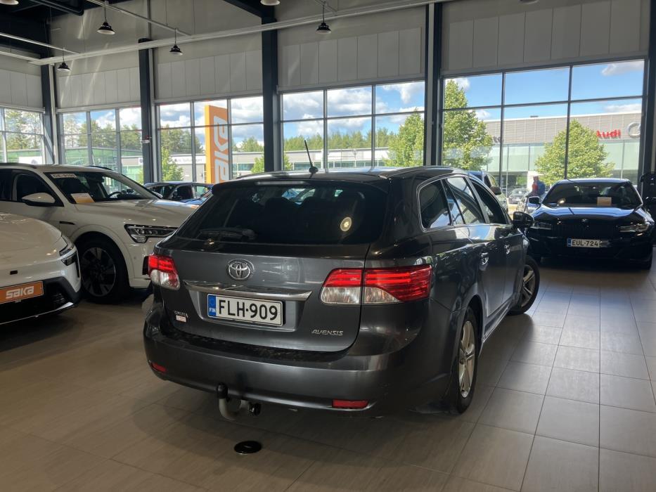 TOYOTA Avensis 2014
