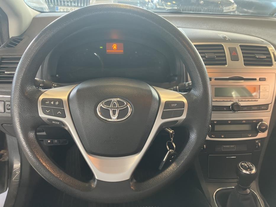 TOYOTA Avensis 2014