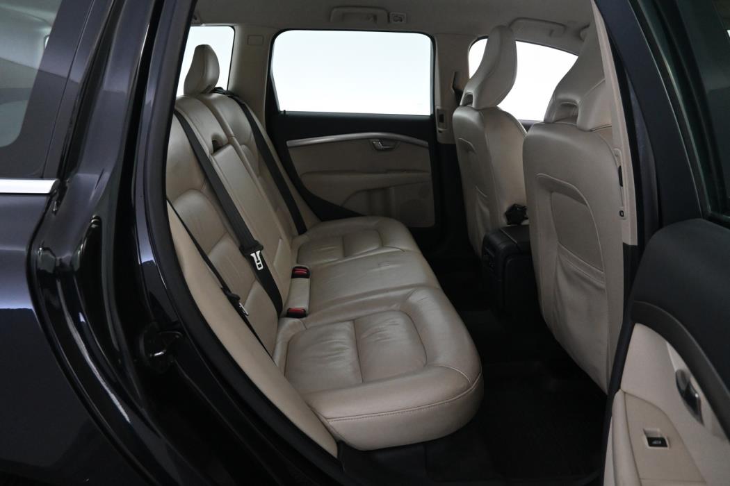 VOLVO V70 2010