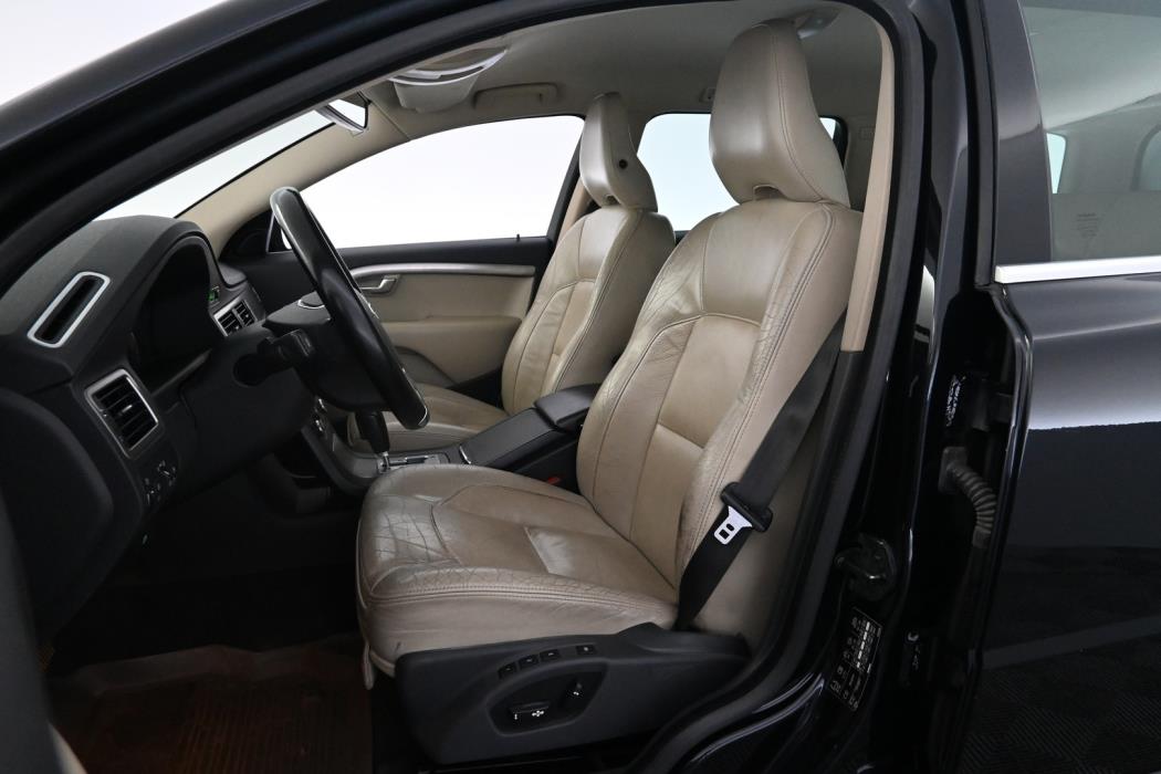VOLVO V70 2010