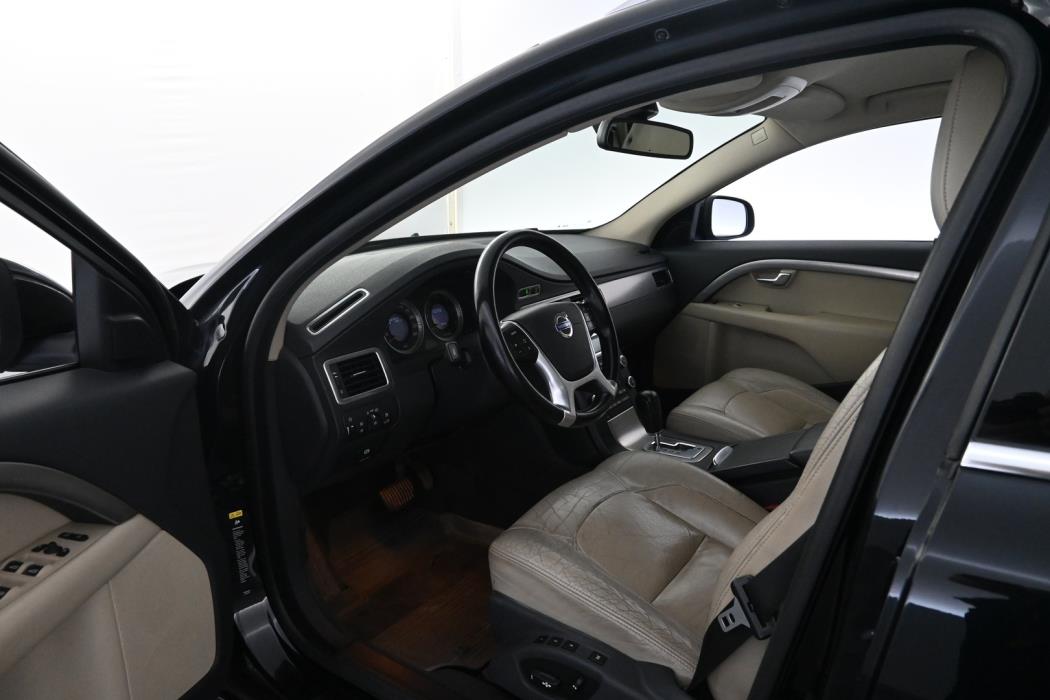 VOLVO V70 2010