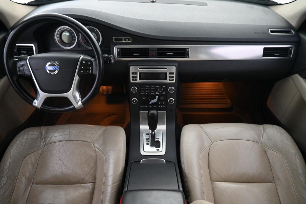 VOLVO V70 2010